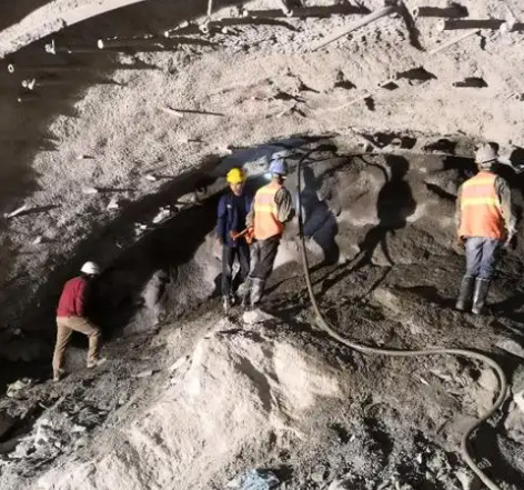 乐亭拱顶带模注浆料的施工流程及注意事项